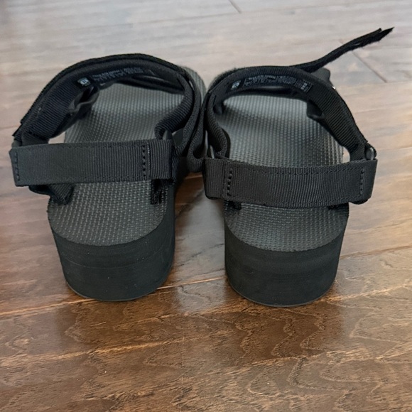 Teva Stylish Black Platform Sandals - Picture 3 of 6